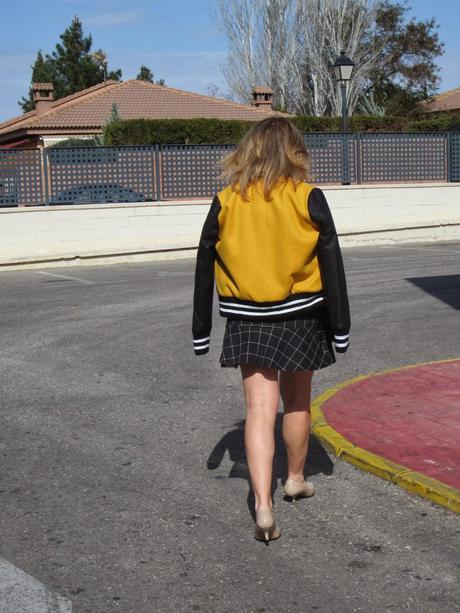 LOOK312-26.2.20148:30TREND: BOMBER JACKET + SKIRT WITH FR...