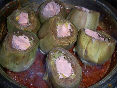 ALCACHOFAS RELLENAS DE PATE CON SALSA DE VINO