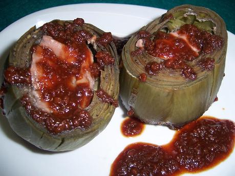 ALCACHOFAS RELLENAS DE PATE CON SALSA DE VINO