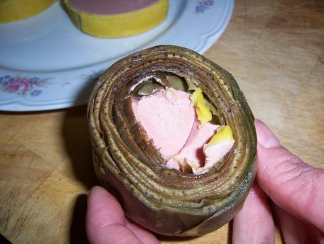 ALCACHOFAS RELLENAS DE PATE CON SALSA DE VINO