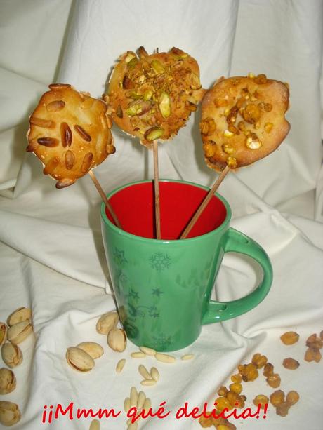 PIRULETAS DE PAN CON FRUTOS SECOS