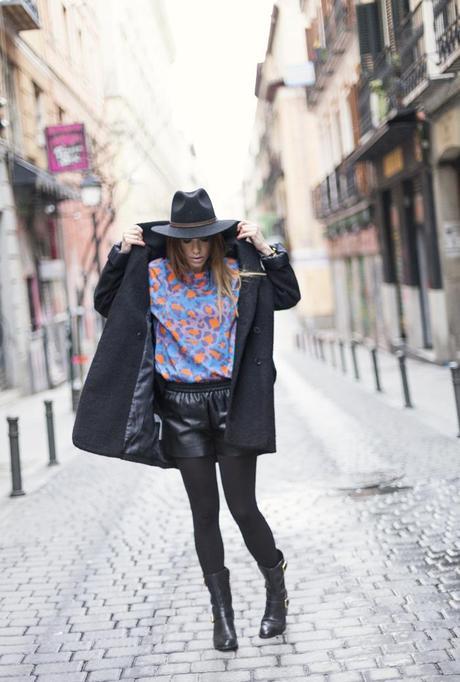 street style barbara crespo eleven paris tshirt colors hat fashion blogger outfit