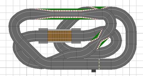 Diminuto rally de 3 plantas rodeado por un pequetren