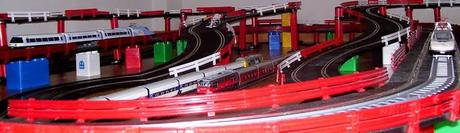 Artículo nº 6. Circuito de velocidad entre railes con pequetrenes que van y vienen.