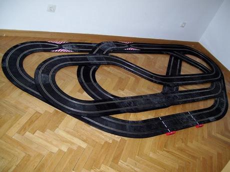 Circuito de tres plantas con tranvías.