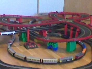Montajes de trenes y slot. Nº 1. Circuito mixto scalextric y ferrocarril.