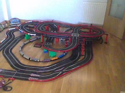 Montajes de trenes y slot. Nº 1. Circuito mixto scalextric y ferrocarril.