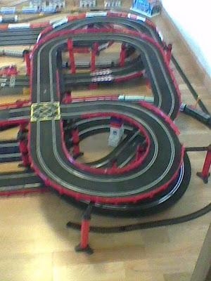 Montajes de trenes y slot. Nº 1. Circuito mixto scalextric y ferrocarril.
