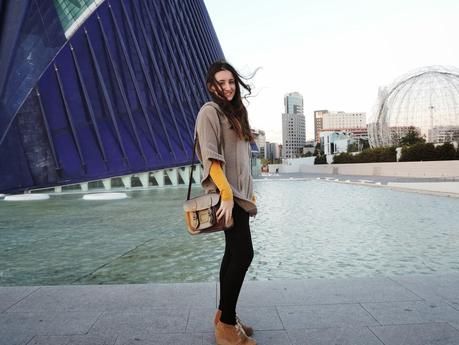 CAPE LOOK + FIRMOO GLASSES