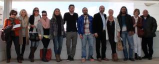 El conseller Vicent Roig, con los diseñadores con los que se reunió ayer. 