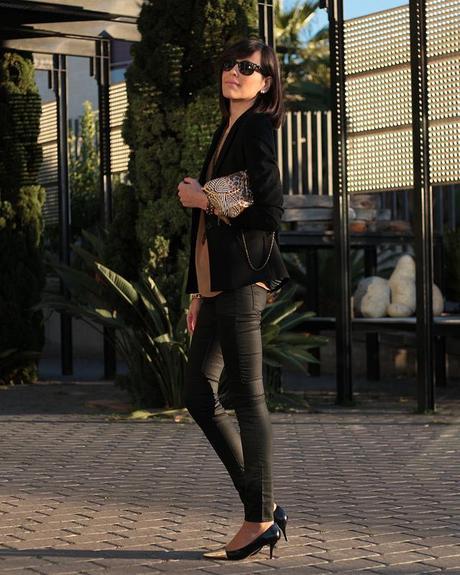 Negro + Camel + Pantalones moteros Negro + Camel + Pantalones moteros