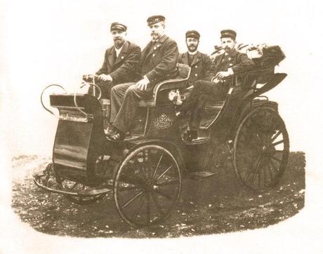 Un auto del siglo XIX