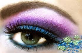 maquiilaj5 Problemas oculares por pestañas postizas y maquillaje para ojos en Carnaval