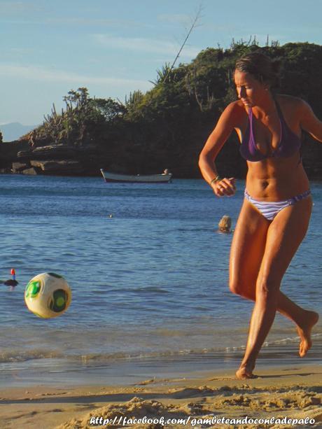 Gambeteando con la de palo en Buzios Gambeteando con la de palo en Buzios