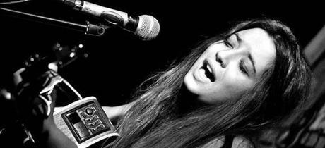 ADRIANA MORAGUES, VOZ Y SENSIBILIDAD