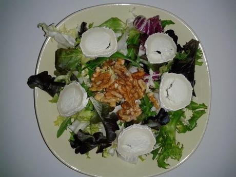 Ensalada de queso de cabra y nueces Ensalada de queso de cabra y nueces