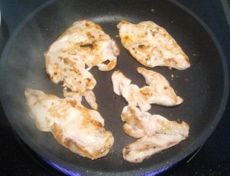 Filetes de pollo con cebolla caramelizada a la cerveza