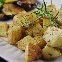 Patatas con hierbas al horno