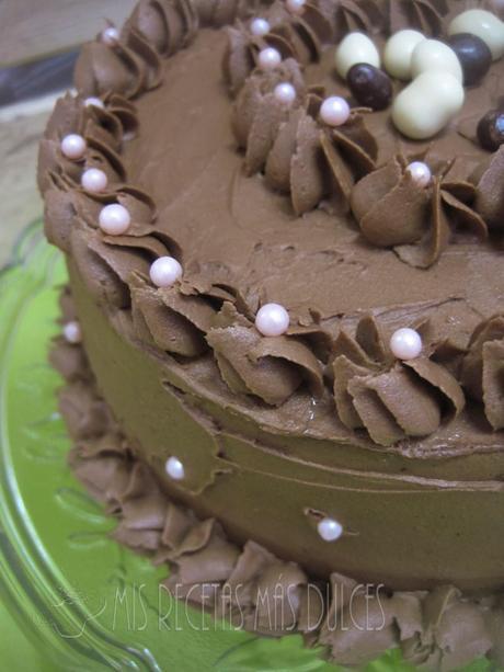 LAYER CAKE DE CREMA DE CHOCOLATE Y CONGUITOS