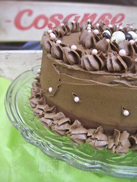 LAYER CAKE DE CREMA DE CHOCOLATE Y CONGUITOS