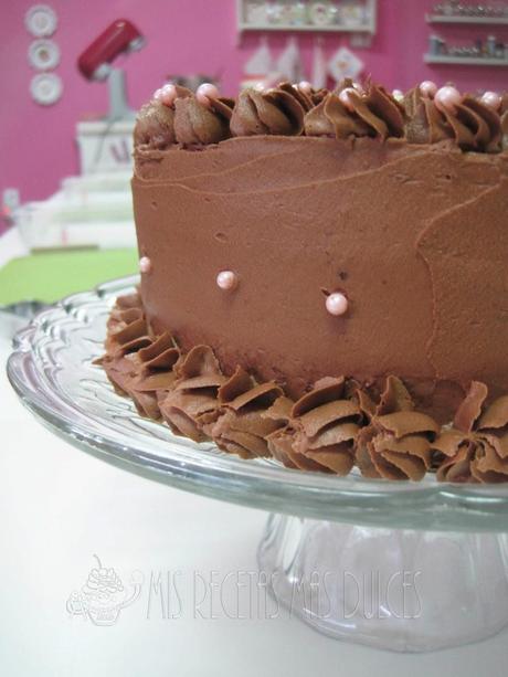 LAYER CAKE DE CREMA DE CHOCOLATE Y CONGUITOS
