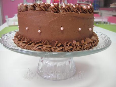 LAYER CAKE DE CREMA DE CHOCOLATE Y CONGUITOS