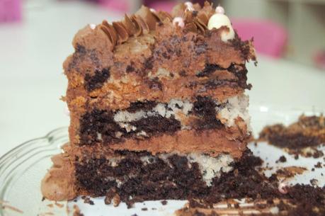 LAYER CAKE DE CREMA DE CHOCOLATE Y CONGUITOS