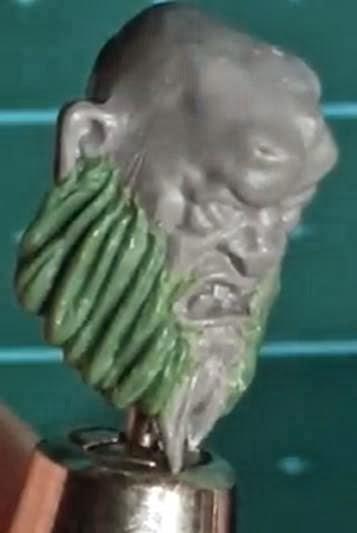 Cómo modelar barbas con masilla verde