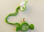 Sujeta chupete niño