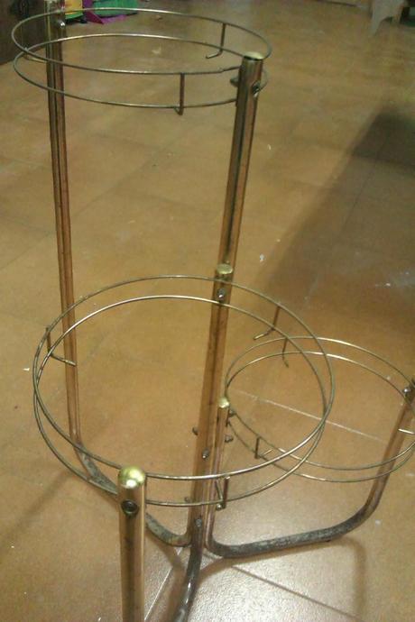 ♥ ♥ ♥ UN SOPORTE PARA MACETAS QUE DABA PENITA PARA UN FINDE FRUGAL