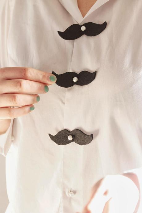 DIY Mostachos Buttons Covered