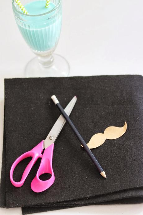 DIY Mostachos Buttons Covered