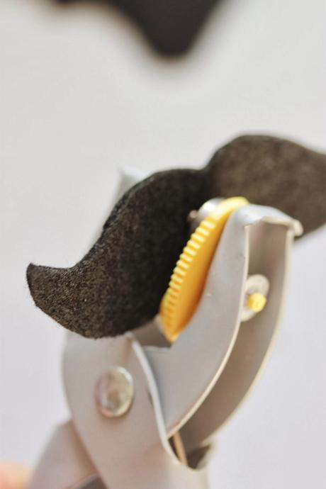 DIY Mostachos Buttons Covered