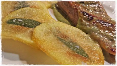 Secreto Ibérico con Crema de Pimientos Verdes y Patatas Fritas Especiales Secreto Ibérico con Crema de Pimientos Verdes y Patatas Fritas Especiales