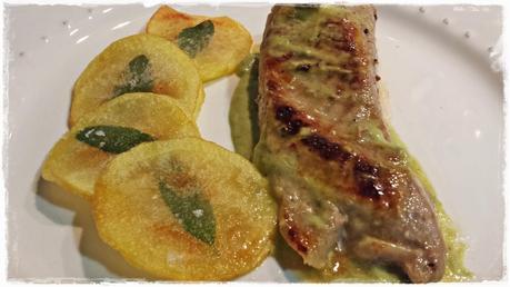 Secreto Ibérico con Crema de Pimientos Verdes y Patatas Fritas Especiales Secreto Ibérico con Crema de Pimientos Verdes y Patatas Fritas Especiales