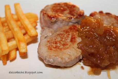 Solomillo de cerdo con salsa de cebolla y miel