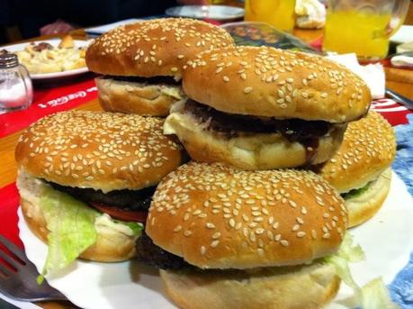 Barra libre de Hamburguesas de barrio en Beverly Beer