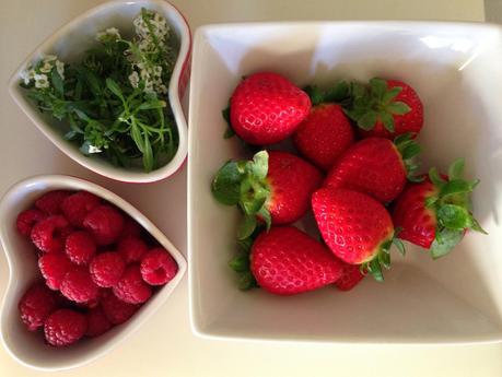 Red Velvet Cake con Frutas Rojas.