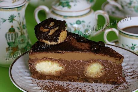 TARTA DE CHOCOLATE Y CAPUCHINO CON PROFITEROLES