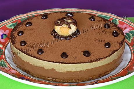 TARTA DE CHOCOLATE Y CAPUCHINO CON PROFITEROLES