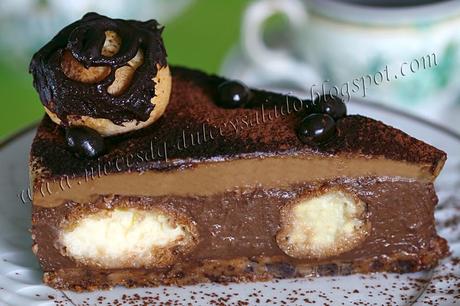 TARTA DE CHOCOLATE Y CAPUCHINO CON PROFITEROLES