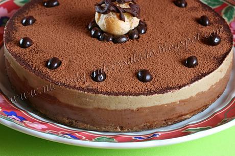 TARTA DE CHOCOLATE Y CAPUCHINO CON PROFITEROLES