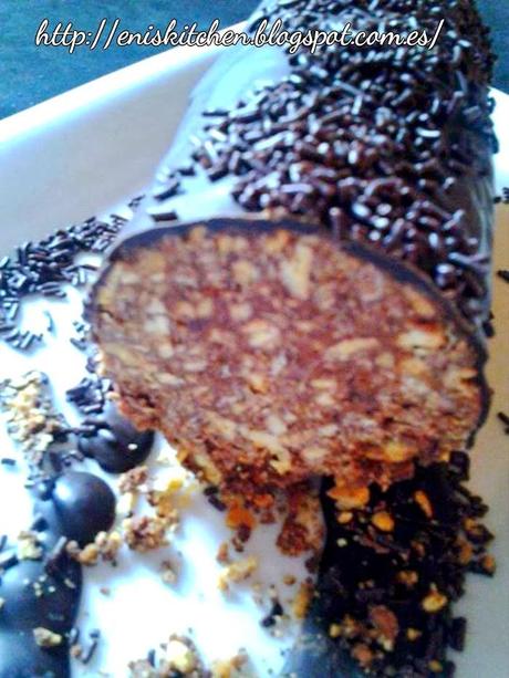 Pastel de galletas con chocolate y crocanty de almendras! - Salam de biscuiti cu migdale caramelizate!