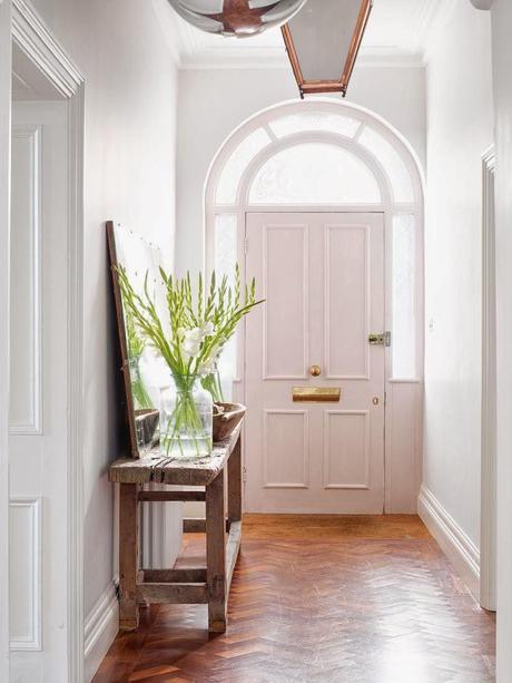 DE LA PUERTA AL DORMITORIO...