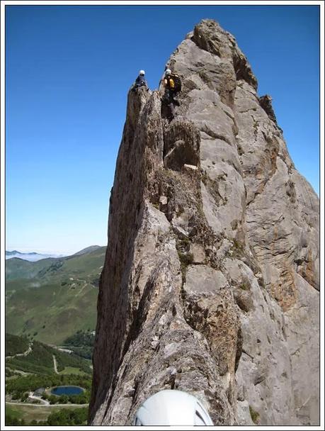 Hacia la cumbre de la arista sur del Pene Sarriere