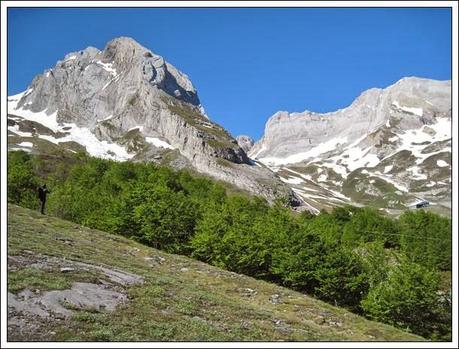 Hacia la cumbre de la arista sur del Pene Sarriere