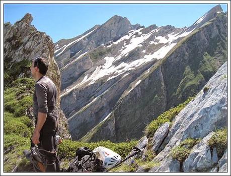 Hacia la cumbre de la arista sur del Pene Sarriere
