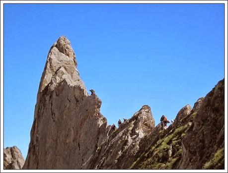 Hacia la cumbre de la arista sur del Pene Sarriere