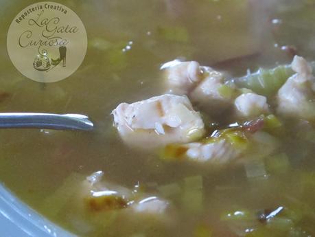 SOPA DE PUERROS CON POLLO Y BACON