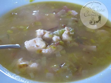 SOPA DE PUERROS CON POLLO Y BACON